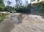 Pengendara Ruas Payakumbuh-Lintau Diminta Waspadai Jalan Berlubang
