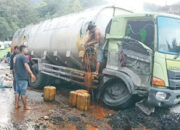 Truk Pengangkut CPO Alami Kecelakaan, Tumpahan Minyak Bikin Licin, Jalur Padang–Solok Sempat Tersendat