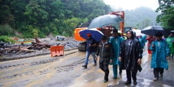 Lembah Anai Kembali Dikunjungi Komisi V DPR RI 13 Lembah Anai Kembali Dikunjungi Komisi V DPR RI