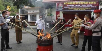 Pemko dan Kejari Sawahlunto Musnahkan BB Delapan Perkara 13 Pemko dan Kejari Sawahlunto Musnahkan BB Delapan Perkara