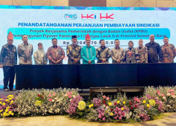 KERJASAMA— Bank Nagari berpartisipasi aktif dalam pembiayaan proyek KPBU Flyover Panorama I (Sitinjau Lauik 1) melalui Penandatanganan Perjanjian Pembiayaan Kredit Sindikasi yang berlangsung pada Kamis (11/12) di Mangkuluhur ARTOTEL Suites Jakarta.