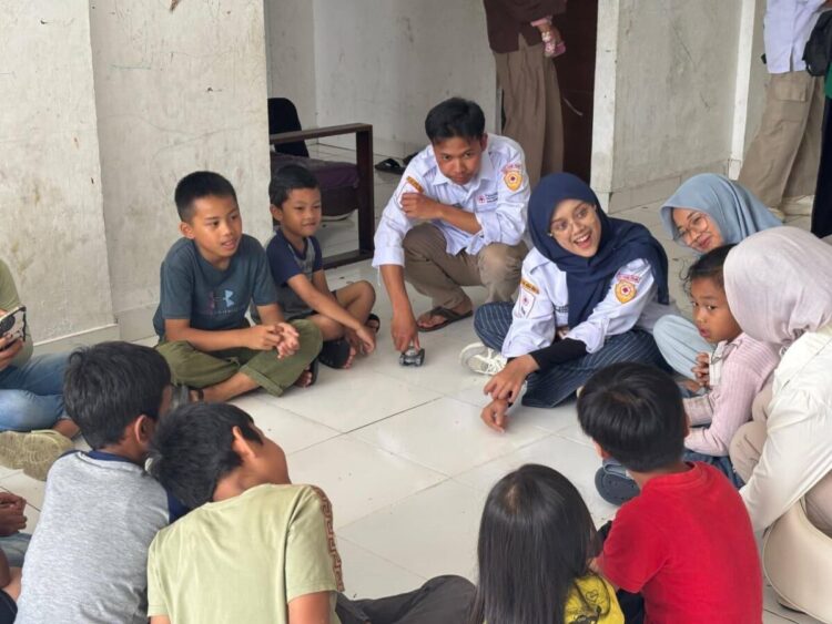 Pulihkan Psikologis Anak Pascabencana, PMI Gelar Trauma Healing di Rusunawa 1 TRAUMA HEALING—Upaya pemulihan kondisi psikologis anak-anak terdampak bencana terus dilakukan Palang Merah Indonesia (PMI) Kota Padang Panjang melalui kegiatan trauma healing.