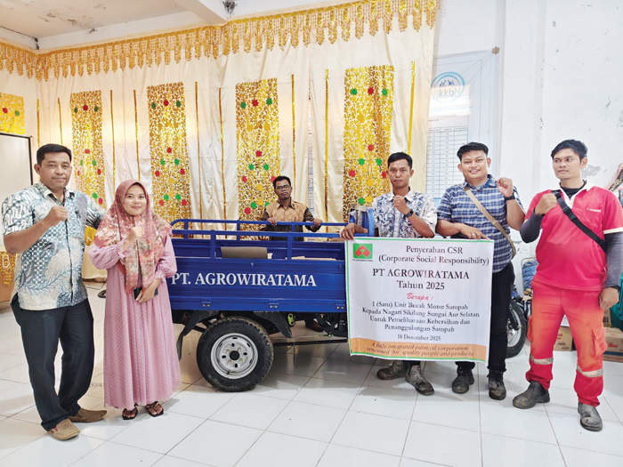 CSR— PT Agrowiratama yang beroperasi di Kecamatan Sungai Aur Kabupaten Pasaman Barat (Pasbar) berikan CSR berupa becak motor pengangkut sampah kepada Nagari Sikilang Sungai Aur Selatan.