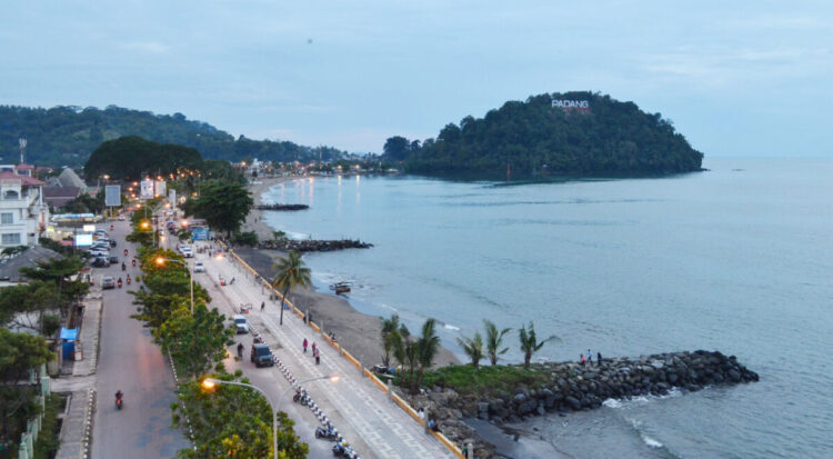Pantai Padang dan Gunung Padang jadi Favorit Selama Libur Nataru