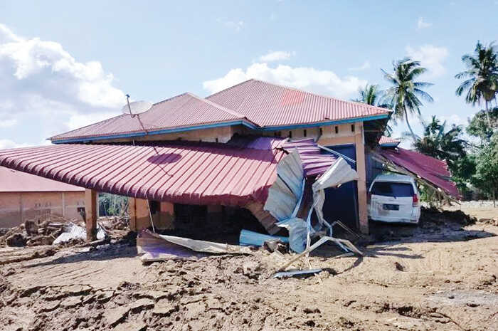 Pemkab Agam Bangun Hunian Sementara bagi Korban Banjir Bandang 1 DAMPAK BENCANA— Dampak bencana banjir bandang di Kabupaten Agam membuat sejumlah warga alami kerusakan.