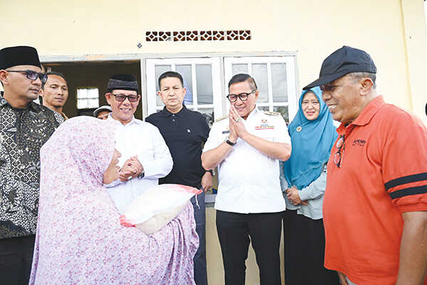 Pemko Bukittinggi dan DPRD Sumbar Salurkan Bantuan untuk Warga Terdampak Banjir di Jorong Uba 1 DONASI— Pemko Bukittinggi bersama Anggota DPRD Provinsi Sumbar, Yesi Endriani dan Aspenda serta YPAM, kembali bergerak mengantarkan bantuan dan donasi untuk korban bencana hidrometeorologi di Jorong Uba, Nagari Koto Tangah, Kecamatan Tilatang Kamang, Rabu (3/12).