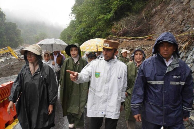 Pemko Terima Bantuan dari Pemko Bandar Lampung di Kawasan Lembah Anai