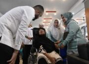 Penyandang Disabilitas Dapat Kursi Roda Baru dari Wako