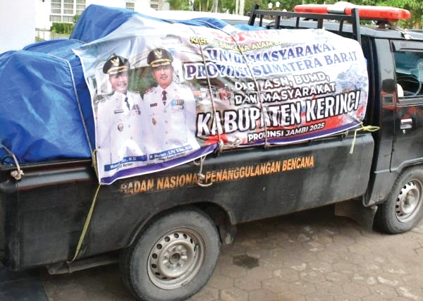 SOLIDARITAS— Kepedulian terhadap korban bencana banjir bandang dan tanah longsor di Kabupaten Agam terus mengalir dari berbagai pihak. Solidaritas dan empati ditunjukkan oleh para perantau serta pemerintah daerah sahabat yang turut menyalurkan bantuan bagi masyarakat terdampak.