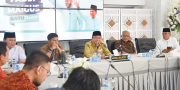 Perkuat Ekonomi Berbasis Syariah, Pemko Bakal Bentuk KDEKS 9 PEMBENTUKAN PENGURUS KDEKS— Wakil Wali Kota Padang Maigus Nasir memimpin Rapat Pembentukan Pengurus KDEKS di Palanta Rumah Dinas Wali Kota Padang, Senin (29/12).