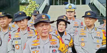 Pastikan Kebutuhan Masyarakat Terpenuhi, Polda Sumbar Bangun 40 Titik Penampungan Air Bersih di Lokasi Bencana 9 Pastikan Kebutuhan Masyarakat Terpenuhi, Polda Sumbar Bangun 40 Titik Penampungan Air Bersih di Lokasi Bencana