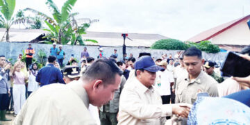 Tinjau Pengungsi di Agam, Presiden Tegaskan Pemenuhan Kebutuhan Dasar Rakyat adalah Prioritas Utama Pemerintah 13 Tinjau Pengungsi di Agam, Presiden Tegaskan Pemenuhan Kebutuhan Dasar Rakyat adalah Prioritas Utama Pemerintah