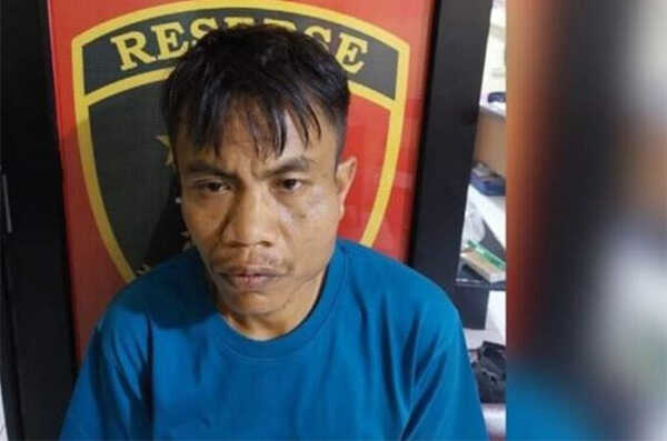Pencuri Kotak Amal Diringkus, Pelaku Akui untuk Makan dan Rokok 1 CURI KOTAK AMAL— Polisi menangkap seorang terduga pencuri kotak amal di Jorong Kapua, Nagari Pagaruayuang, Kecamatan Tanjung Emas, Kabuparen Tanah Datar, Sabtu (6/12) malam.