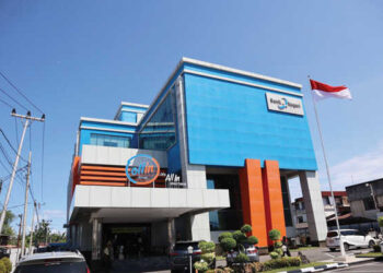 PROGRAM AKHIR TAHUN— Menjelang penutupan tahun 2025, Bank Nagari kembali menegaskan komitmennya dalam memperkuat budaya menabung sekaligus meningkatkan literasi keuangan masyarakat Sumatera Barat, dengan meluncurkan program tabungan unggulan, yakni Gebyar Hadiah Tabungan Bank Nagari dan Sikoci Cuan 2025.