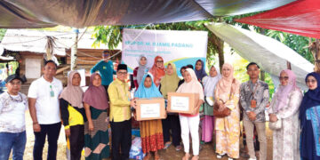 RSUP Dr. M. Djamil Kunjungi Korban Banjir Bandang, Serahkan Bantuan dan Siapkan Posko Kesehatan di Lokasi Terdampak 9 RSUP Dr. M. Djamil Kunjungi Korban Banjir Bandang, Serahkan Bantuan dan Siapkan Posko Kesehatan di Lokasi Terdampak