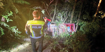 Bawa Rombongan Wisata, Odong-odong Terjun ke Jurang di Jalur Tapan–Kerinci, 3 Tewas, 17 Luka-luka 9 Bawa Rombongan Wisata, Odong-odong Terjun ke Jurang di Jalur Tapan–Kerinci, 3 Tewas, 17 Luka-luka