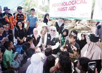 Melalui Layanan PFA Dompet Dhuafa, Ria Ricis Hadirkan Senyuman pada Anak-anak Penyintas Banjir Bandang