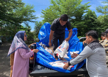 Ketua TP-PKK Pasbar Turun Langsung, Salurkan 8,1 Ton Bantuan ke Empat Nagari di Sasak Ranah Pasisie