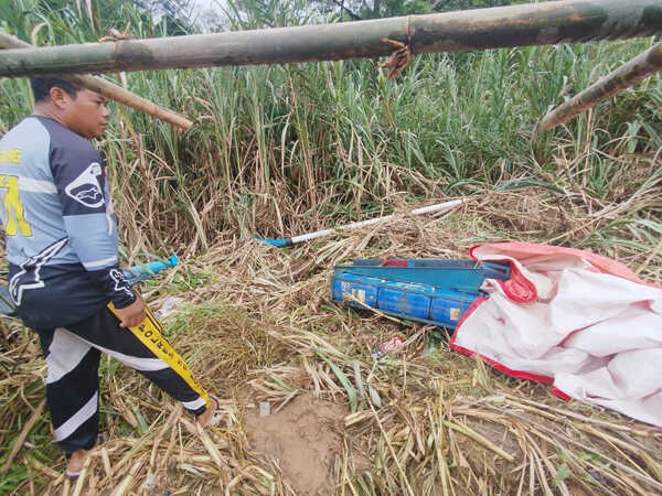 Satreskrim Polres 50 Kota Razia Penambangan Emas di Galugua 1 RAZIA PENAMBANGAN— Personel Satreskrim Limapuluh Kota melakukan razia dugaan penambangan emas ilegal di Batang Kampar, Nagari Galuguah.