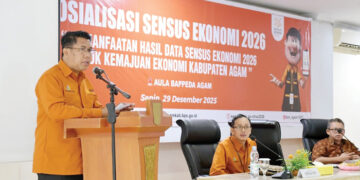 SOSIALISASI— Sekretaris Daerah Kabupaten Agam, Dr Mhd Luthfi, saat membuka Sosialisasi Sensus Ekonomi 2026, di Aula Bappeda Agam, Senin (29/12).