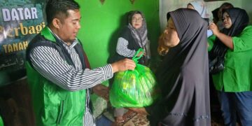 PPP Tanahdatar Serahkan Bantuan Bagi Korban Bencana