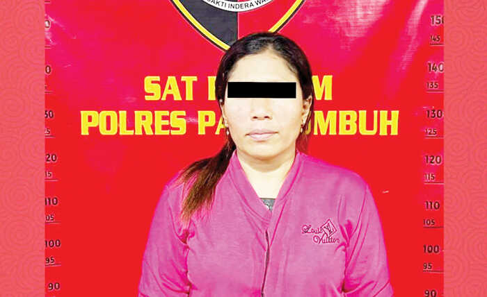 Miris! Ibu Jual Anak Kandung di Aplikasi MiChat, Pasang Tarif Rp 250 Ribu untuk Sekali Layanan, Telah Beroperasi 4 Bulan 1 DITANGKAP— Polres Payakumbuh mengamankan seorang IRT yang tega menjual anak kandungnya di aplikasi hijau (MiChat) untuk dijadikan pemuas nafsu pria hidung belang.