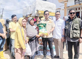 Muhammad Tommy Arby Rumengan Peduli Korban Bencana, Serahkan Bantuan 10 Ton Beras dan 600 Kardus Mie