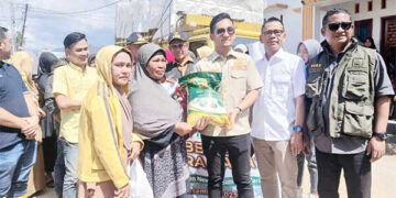 Muhammad Tommy Arby Rumengan Peduli Korban Bencana, Serahkan Bantuan 10 Ton Beras dan 600 Kardus Mie