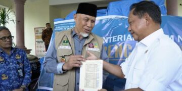 Mendagri Tito Karnavian Serahkan Bantuan 13 Mendagri Tito Karnavian Serahkan Bantuan