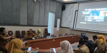 Pemkab Solok Berkomitmen Terus Dukung Kebijakan Nasional, Perkuat Koordinasi,Jaga Stabilitas Inflasi Daerah 9 RAKOR— Staf Ahli Bidang Ekonomi, Pembangunan, dan Keuangan Pemkab Solok, Deni Prihatni mengikuti Rakor Pengendalian Inflasi Daerah yang dirangkaikan dengan Evaluasi Dukungan Pemerintah Daerah dalam Program 3 Juta Rumah, secara daring.