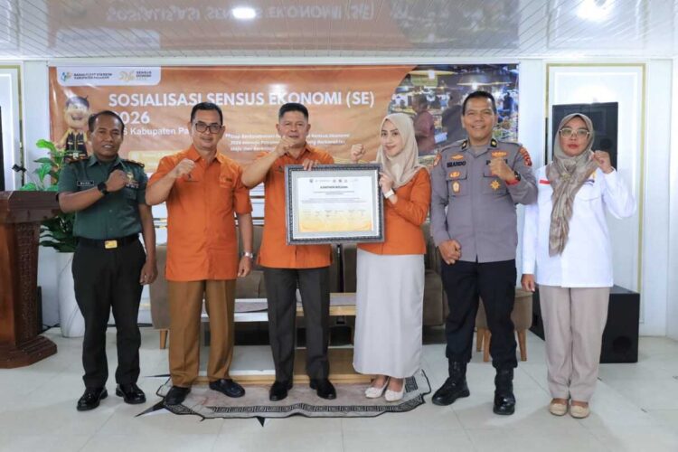 Sukseskan SE2026 BPS, Bupati Welly Suhery: Data Ibarat Cahaya di Tengah Kegelapan 1 SOSIALISASI SENSUS EKONOMI—Bupati Pasaman Welly Suhery usai membuka acara SE2026 di room meeting Kafe Ambun, Ambun Water Park, Lubuksikaping.