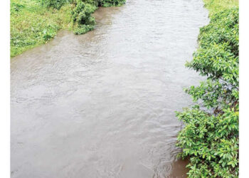 TERCEMAR— Sungai Suil yang berubah warna diduga akibat limbah PT TKA.