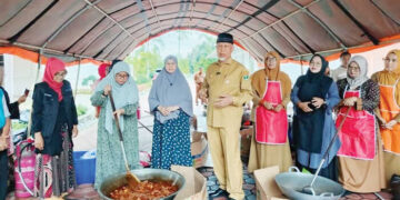 Marandang untuk Korban Bencana Sumatera, Target 1 Ton, PKK Sumbar Tuntaskan 400 Kg Rendang 13 Marandang untuk Korban Bencana Sumatera, Target 1 Ton, PKK Sumbar Tuntaskan 400 Kg Rendang