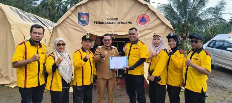 IKTD Batam dan IKTD Kabupaten Tembilahan Bantu Korban Terdampak Banjir Tanah Datar 1 Terima Bantuan Dari IKTD Kota Batam Dan IKTD Kabupaten Tembilahan Bupati Eka