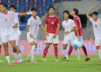 GAGAL LOLOS— Timnas Indonesia berhasil mengalahkan Myanmar dengan skor 3-1 pada fase grup SEA Games 2025 di Stadion 700th Anniversary, Chiang Mai, Thailand, Jumat (12/12). Namun hasil ini tidak cukup untuk membawa skuad Garuda muda lolos ke semifinal karena kalah produktivitas gol dari Malaysia dalam klasemen runner-up terbaik.