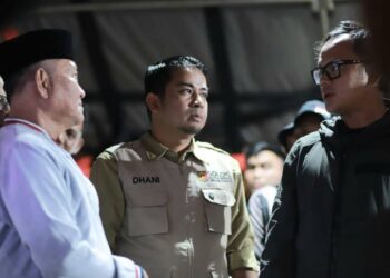 Wamendagri Bima Arya, Tinjau Langsung Kondisi Pasca Banjir di Kota Solok