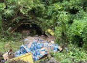 Rem Diduga Blong, Truk Pengangkut Aqua Terjun ke Jurang