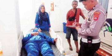 Truk Tabrak Sepeda Motor saat Berhenti di Lampu Merah, Pengendara dan Penumpang Motor Luka-luka 13 Truk Tabrak Sepeda Motor saat Berhenti di Lampu Merah, Pengendara dan Penumpang Motor Luka-luka