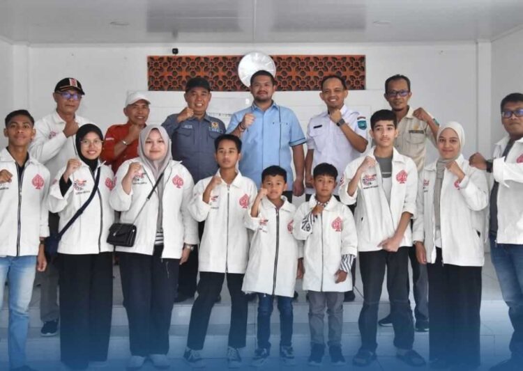 Wawako Beri Motivasi, Delapan Atlet Bridge Sawahlunto Siap Berlaga di Kejurnas 1 LEPAS ATLET— Wakil Wali Kota Sawahlunto, Jeffry Hibatullah, secara resmi melepas keberangkatan atlet Bridge Kota Sawahlunto yang akan berlaga pada Kejurnas Bridge Pelajar, Rabu (10/12).