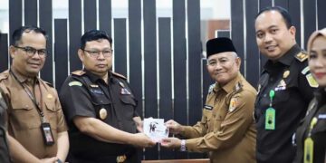 Wawako Suryadi Nurdal Terima Kunjungan Kajari Solok, Dukung Penuh Langkah Pencegahan Korupsi 13 Wawako Suryadi Nurdal Terima Kunjungan Kajari Solok, Dukung Penuh Langkah Pencegahan Korupsi