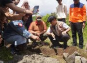 Willie Salim dan Ustaz Derry Bangun 10 Rumah Korban Bencana, Wako Hendri Arnis Dampingi Peletakan Batu Pertama