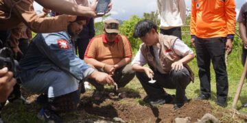 Willie Salim dan Ustaz Derry Bangun 10 Rumah Korban Bencana, Wako Hendri Arnis Dampingi Peletakan Batu Pertama