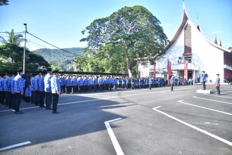 IRUP—Wali Kota Sawahlunto, Riyanda Putra, bertindak sebagai Inspektur Upacara pada Peringatan Hari Bela Negara (HBN) ke-77 Tahun 2025 yang dilaksanakan di Lapangan Balai Kota Sawahlunto.