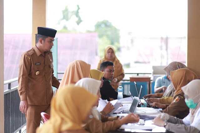 Dongkrak Pembangunan, Wako Solok Ingatkan Sektor Unggulan 1 PELAYANAN PUBLIK— Wali Kita Solok Ramadhani memastikan pelayanan publik benar-benar dirasakan oleh masyarakat Kota Solok.