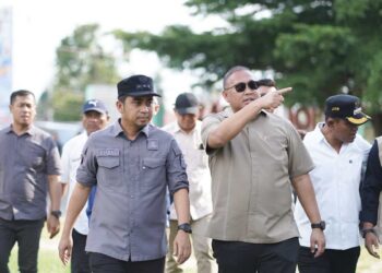 Warga Terdampak Banjir, Wako Solok Terima Bantuan dari Anggota DPR RI Andre Rosiade