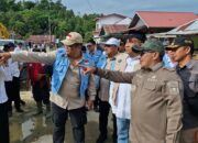 Kunjungi Muaro Ambius, Wamenaker Sampaikan Permohonan Maaf