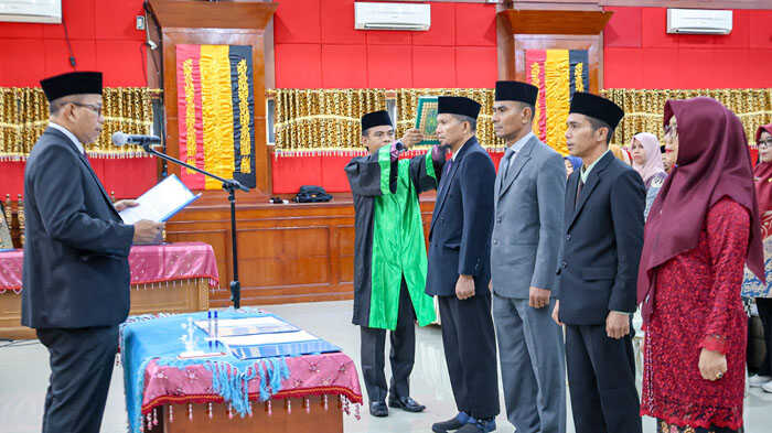 Wawako Mulyadi Lantik Empat Pejabat Eselon II 1 PELANTIKAN— Wakil Wali Kota Pariaman melantik empat Pejabat Pimpinan Tinggi Pratama (Eselon II) dilingkungan Pemerintah Kota Pariaman.