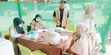 Posko Semen Padang Peduli Layani Pengobatan Gratis 84 Korban Banjir di Pauh 13 Posko Semen Padang Peduli Layani Pengobatan Gratis 84 Korban Banjir di Pauh