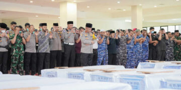 Batas Waktu DVI Berakhir, 24 Jenazah Korban Bencana Dimakamkan Massal, Proses Identifikasi DNA tetap Berlanjut 13 Batas Waktu DVI Berakhir, 24 Jenazah Korban Bencana Dimakamkan Massal, Proses Identifikasi DNA tetap Berlanjut