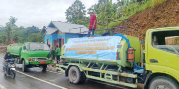 Tim Gabungan Maksimalkan Distribusi Logistik Melalui Jalur Darat ke Daerah Terdampak di Palembayan 13 Tim Gabungan Maksimalkan Distribusi Logistik Melalui Jalur Darat ke Daerah Terdampak di Palembayan